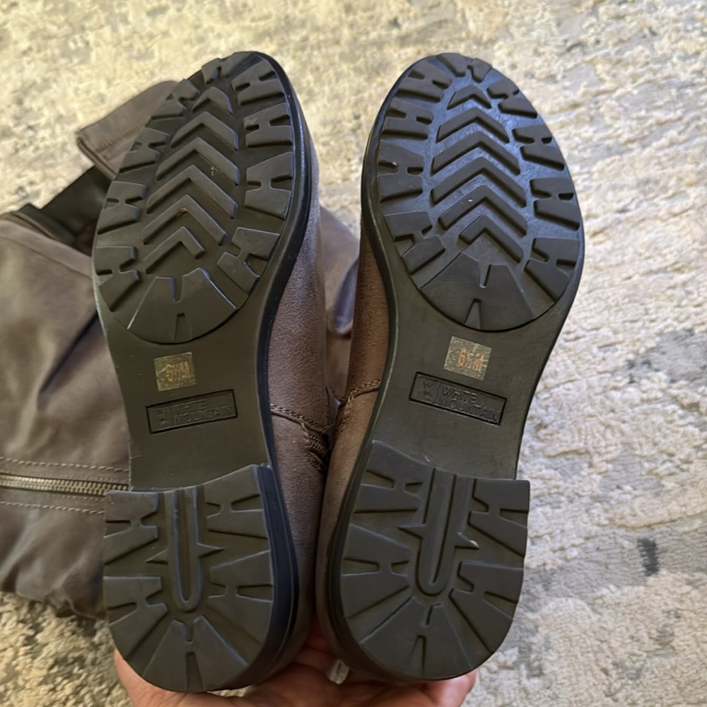 Tall gray boots - Picture 4 of 4